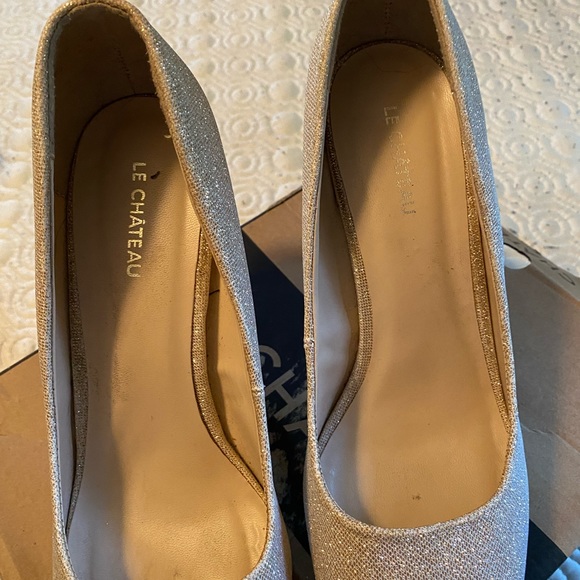 Le Chateau gold/pale dress shoes size 10 - Picture 2 of 5